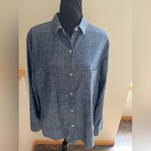 Women’s Rag & Bone blue chambray long sleeve button 100% cotton shirt. Medium
